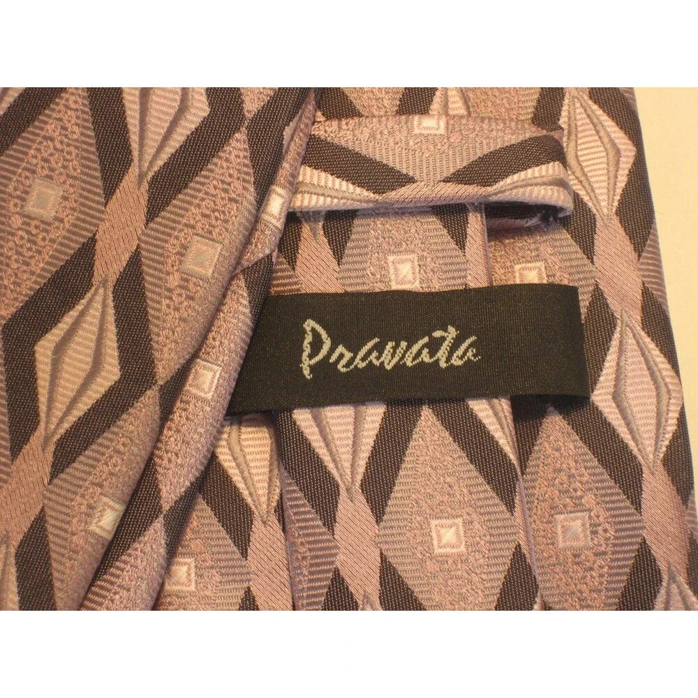 NWOT Pravata 100% Microfibre Geometric  Design Necktie